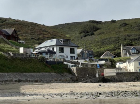UPPER BEACH HOUSE